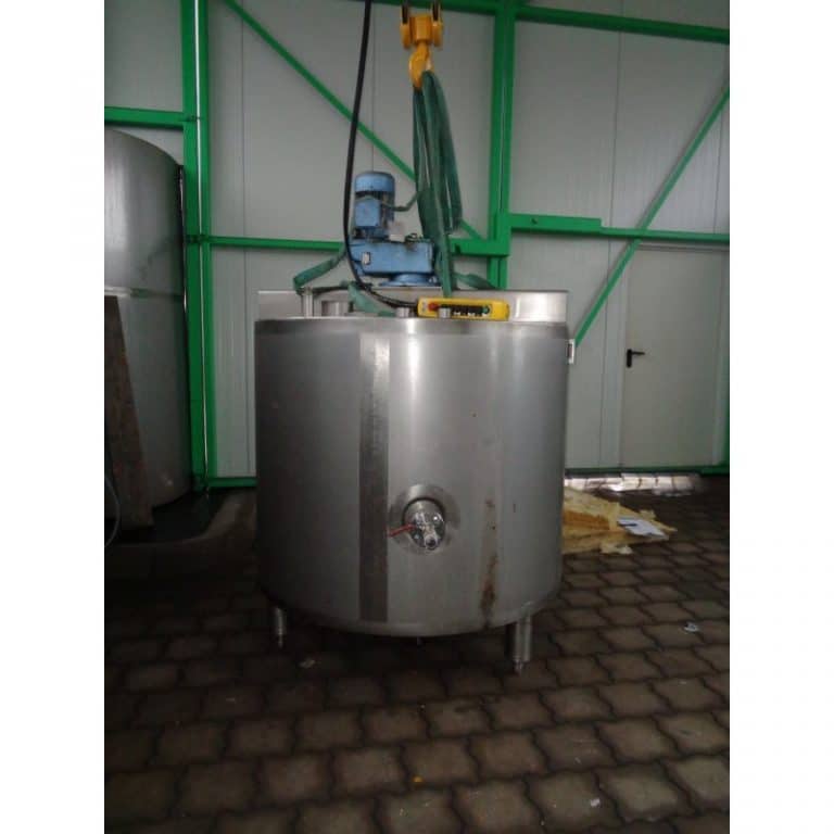 mixing-tank-1040-litres-standing-front-3917