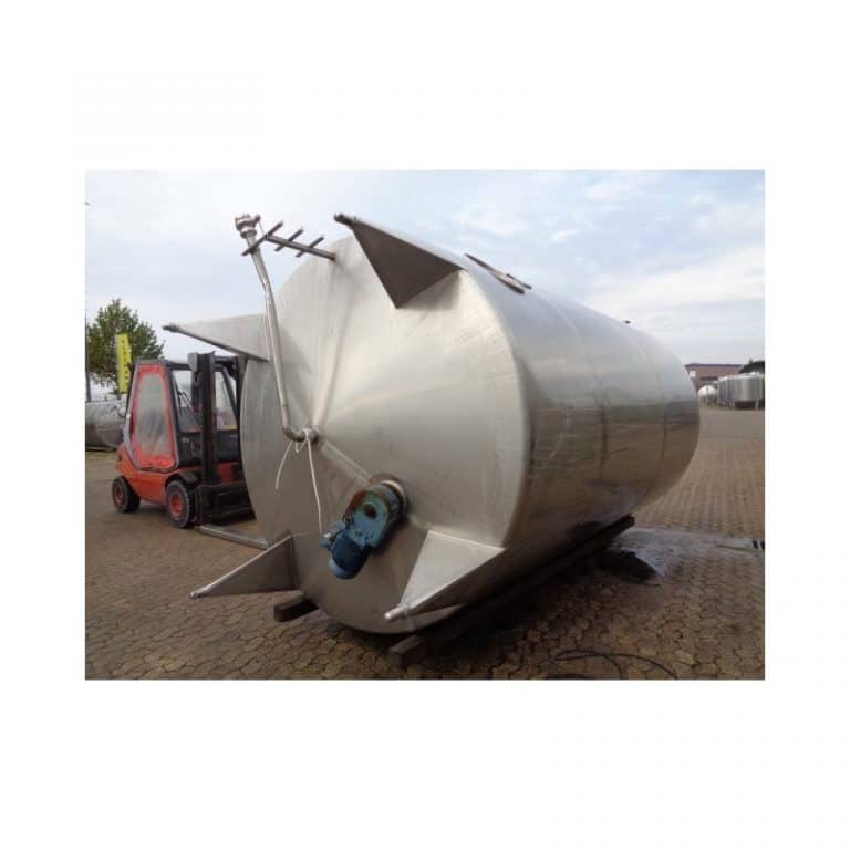 mixing-tank-18700-litres-standing-outside-3240