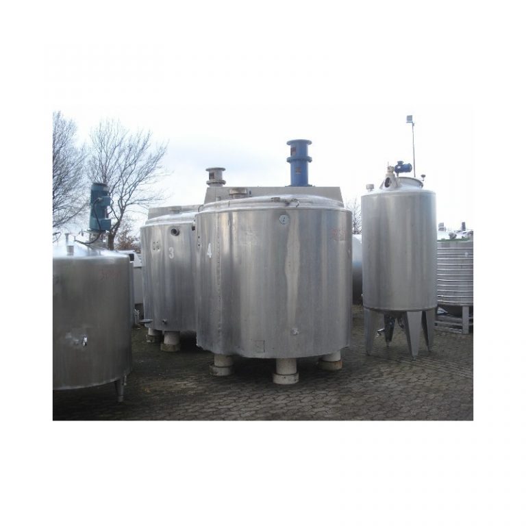 mixing-tank-4200-litres-standing-front-3051