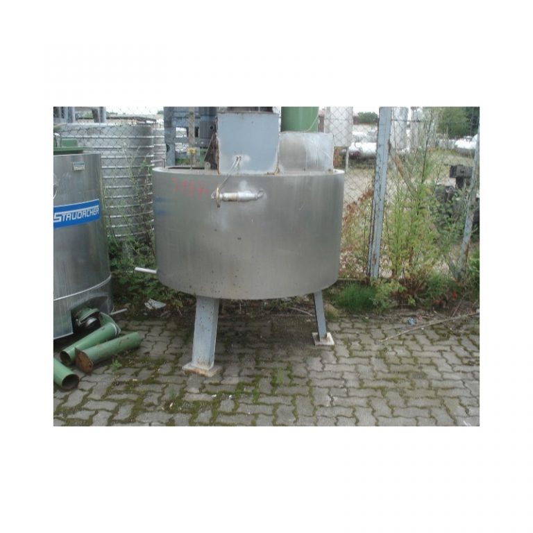 mixing-tank-900-litres-standing-front-3187