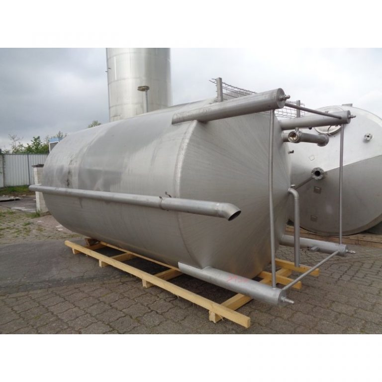 stainless-steel-tank-12800-litres-standing-outside-3939