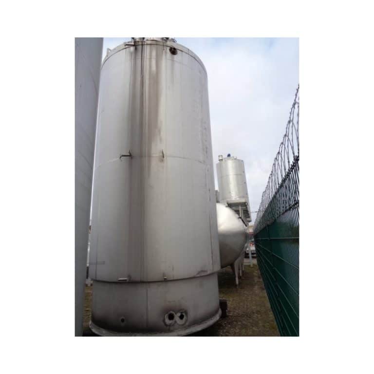 stainless-steel-tank-20000-litres-standing-outside-3812