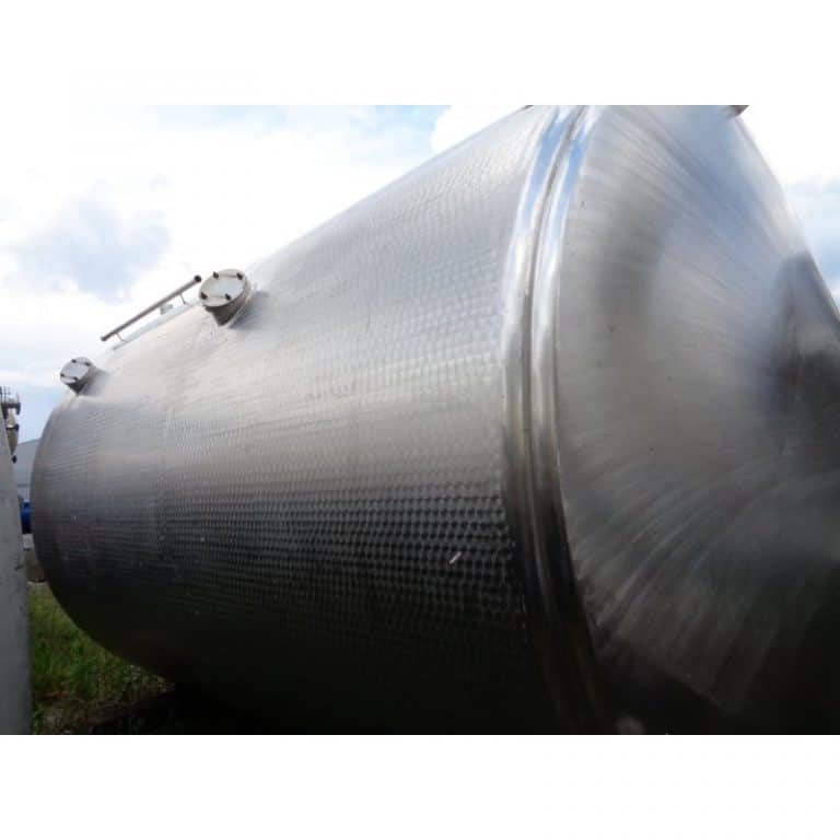 stainless-steel-tank-25000-litres-standing-outside-3950