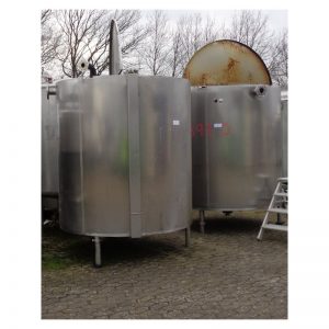 stainless-steel-tank-2600-litres-standing-front-3930