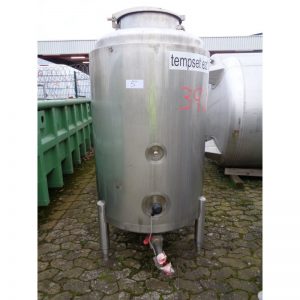 stainless-steel-tank-700-litres-standing-front-3928
