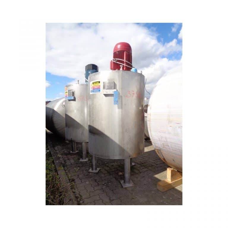 mixing-tank-1100-litres-standing-front-3756