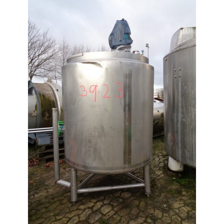 mixing-tank-1300-litres-standing-front-3923