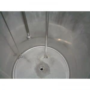 mixing-tank-1300-litres-standing-inside-3923