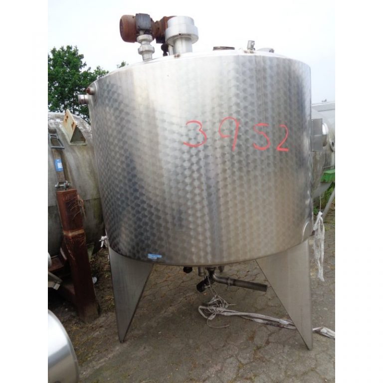 mixing-tank-2000-litres-standing-front-3952