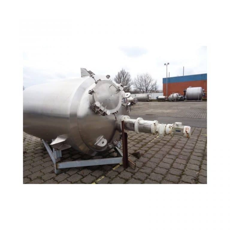 mixing-tank-4200-litres-standing-outside-3698