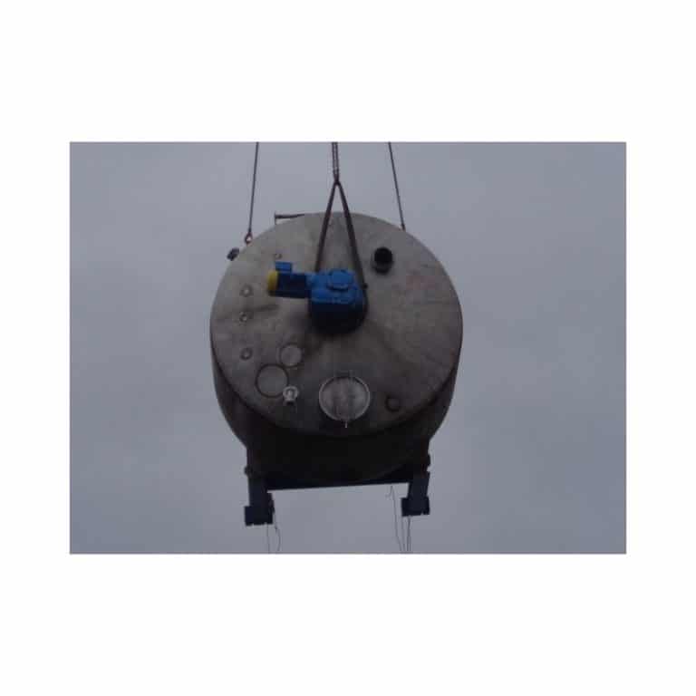 mixing-tank-8000-litres-standing-outside-3791