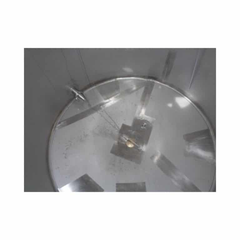 stainless-steel-tank-2800-litres-standing-inside-3877
