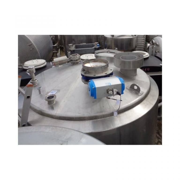 stainless-steel-tank-2800-litres-standing-top-3877