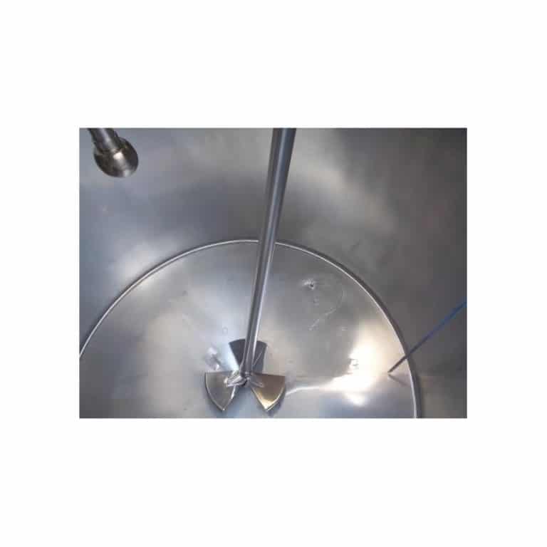 stainless-steel-tank-5500-litres-standing-inside-3823