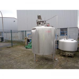 mixing-tank-1250-litres-standing-front-3580