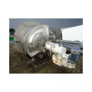 mixing-tank-1600-litres-standing-outside-3683