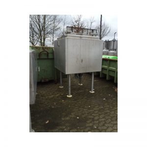 mixing-tank-1800-litres-standing-front-3484
