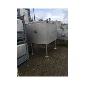 mixing-tank-2500-litres-standing-front-3482