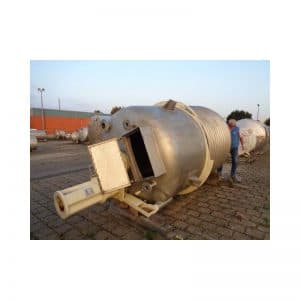 mixing-tank-6500-litres-standing-outside-3677