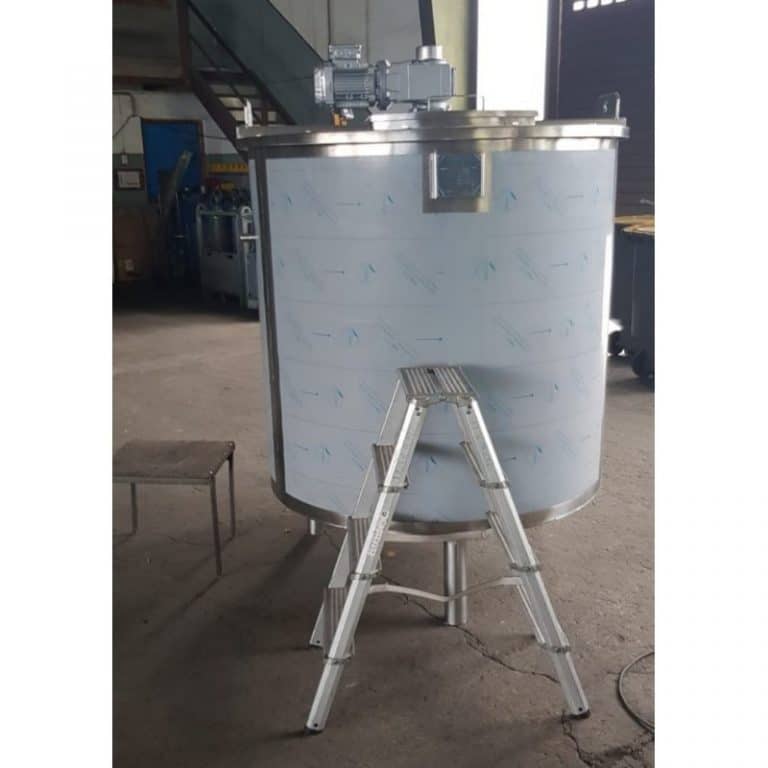 mixing-tank-1135-litres-standing-front-3974