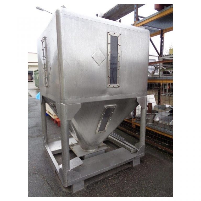 bulk-material-container-2500-litres-standing-front-4002