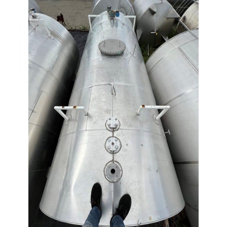 stainless-steel-tank-30000-litres-lying-top-4063
