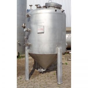 stainless-steel-tank-3000-standing-front-4076