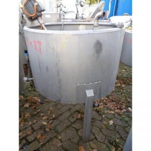 stainless-steel-tank-500-litres-standing-bottom-front-4099